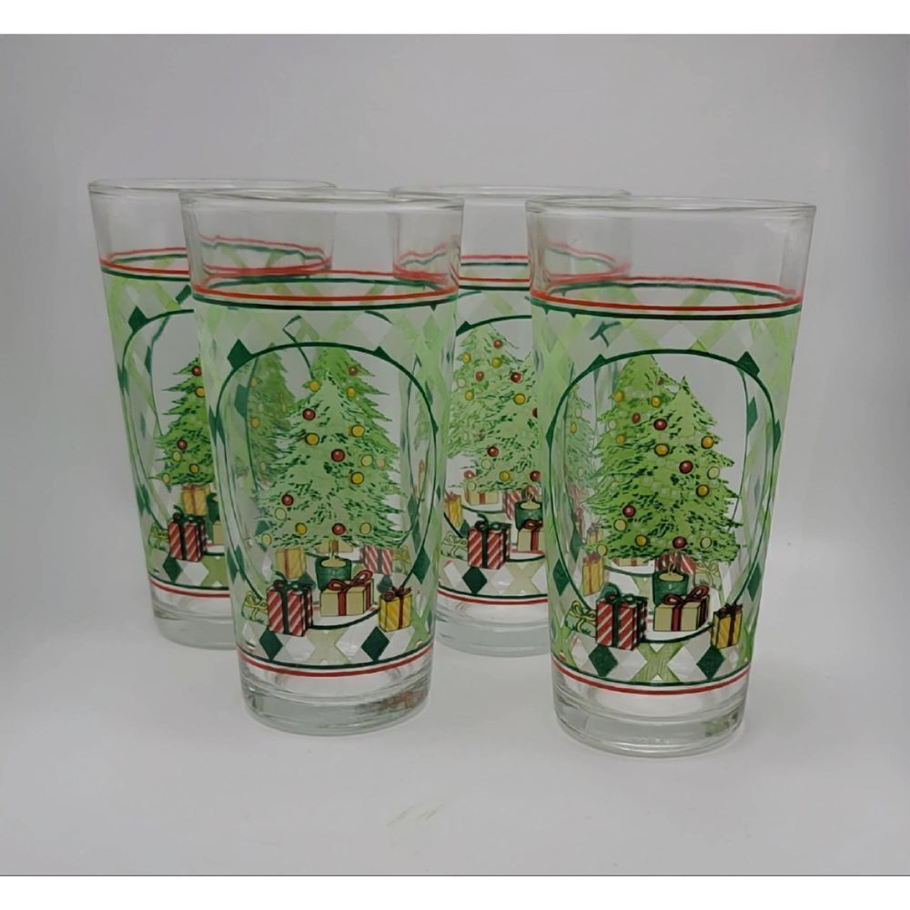 Tree Tumbler Set of Four. Clear quality glass with light ornament filled tree wi